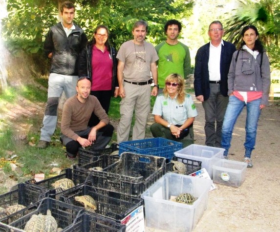 Tècnics del Parc Natural, membres del CRARC, membres dels Serveis Territorials del DAAM a Tarragona, i personal del CAR que van participar a l'alliberament.